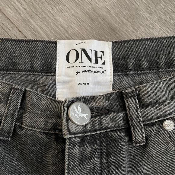 One by One Teaspoon Charger Distressed Shorts - Picture 6 of 8